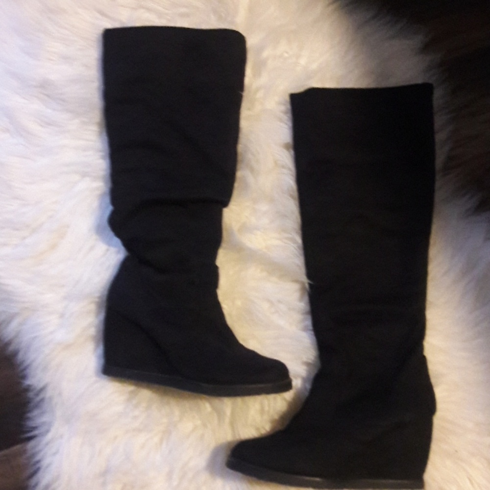 Black wedge boots